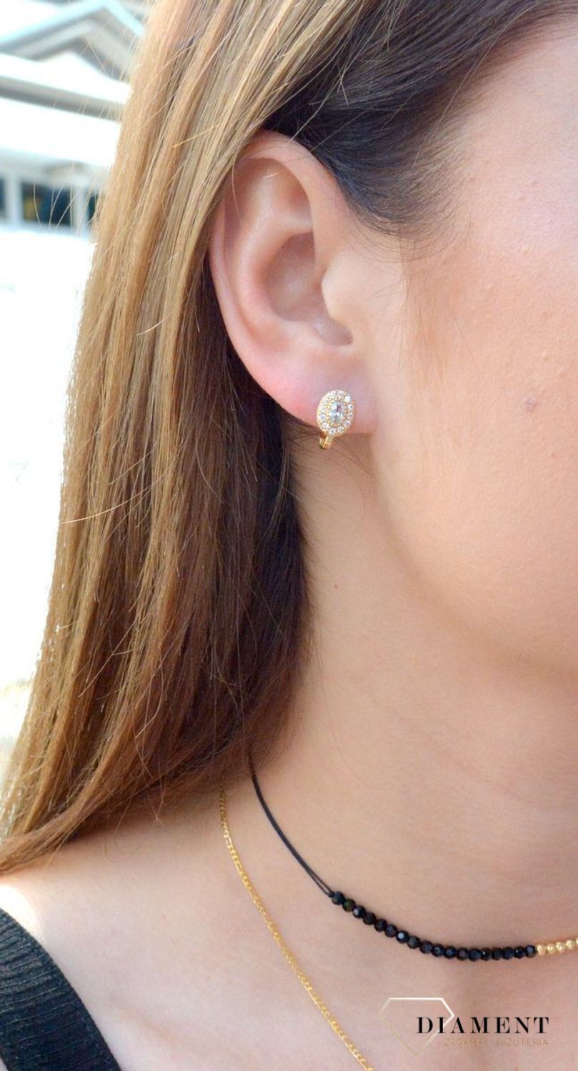 Złote kolczyki 'Owalne klasyki' próby 333 KL 2643 333. Eleganckie złote kolczyki  wiszące ozdobione cyrkoniami. Piękne i kobiece kolczyki idealnie ozdobią każdą stylizację. Na prezent.jpg